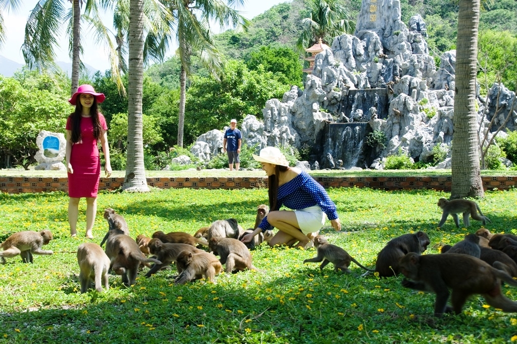 Vương quốc Đảo Khỉ - Long Phú Tourist - Công ty lữ hành chuyên nghiệp.